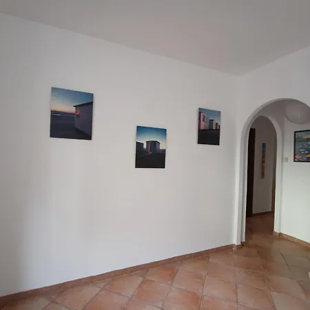 Laura's House דירה *