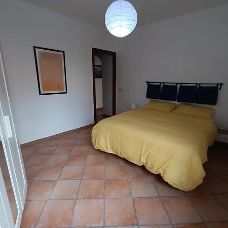 דירה Laura's House